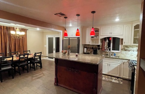 Palmdale Casa | Beautiful one story, 4 bedroom home in nice neighborhood