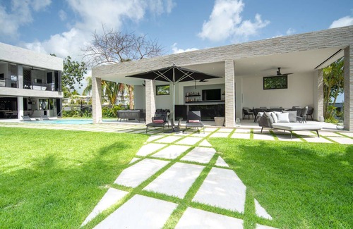 Weston Villa | Beautiful Onyx Luxury villa