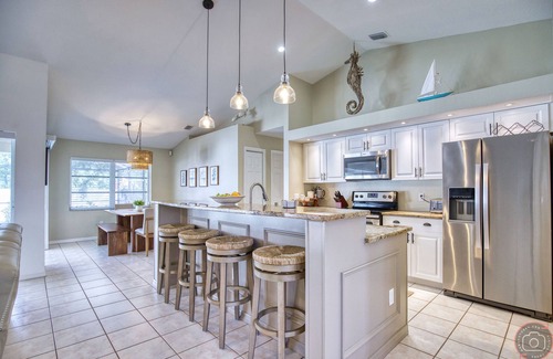 Englewood East Casa | Beautiful Open Concept Pool House With Lanai and Private Fenced In Yard