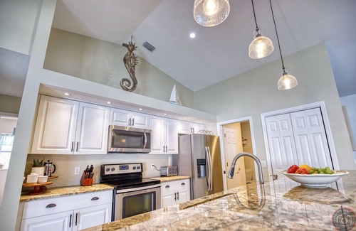 Englewood East Casa | Beautiful Open Concept Pool House With Lanai and Private Fenced In Yard