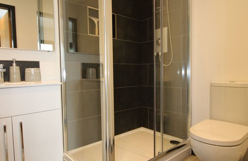 Gumley Cabina | Beautiful Open Plan Lakeside Lodge in Shearsby