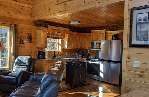 Gatlinburg - Pigeon Forge Cabina | Hermosas vistas, chimenea de cubierta, muy privado y mucho más!