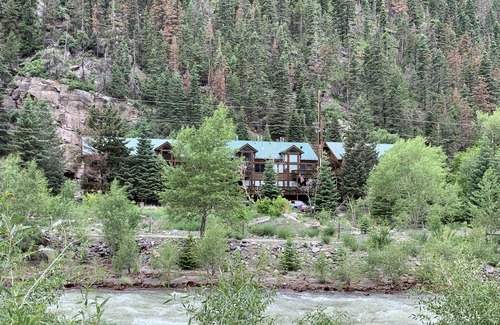 Ouray Casa | Beautiful Ouray Mountain Condo only an hour away from Telluride.
