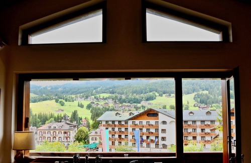Cortina d'Ampezzo Historic Centre Apartamento | Beautiful penthouse in Cortina city center