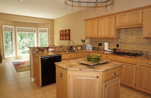 Hot Springs Village Casa | Hermoso y tranquilo Lrg Townhome, justo al lado del lago Balboa y Marina