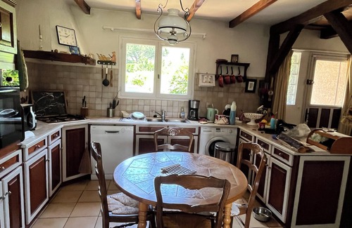 Preconil Villa | Hermosa villa de flores pacífica a 8 km del mar.