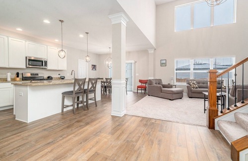 Fox Valley Casa | Beautiful Peaceful 3 Bedroom Home in Plainfield