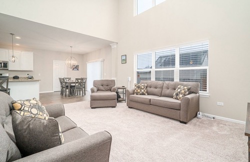 Fox Valley Casa | Beautiful Peaceful 3 Bedroom Home in Plainfield