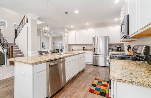 Fox Valley Casa | Beautiful Peaceful 3 Bedroom Home in Plainfield