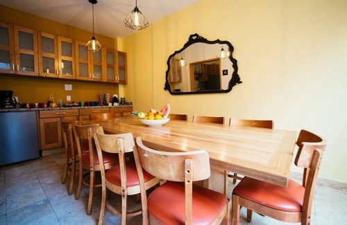 La Condesa Apartamento | Beautiful Peach Flower Art Wall Condesa G7