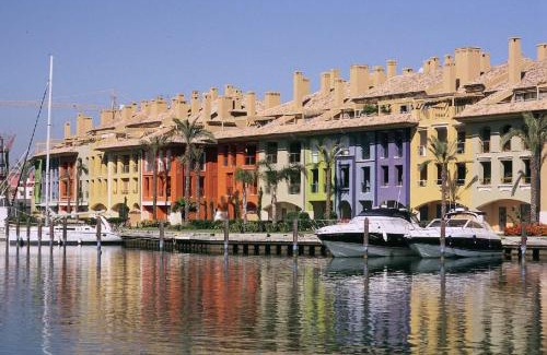 Sotogrande Apartamento | Beautiful penthouse overlooking marina channels