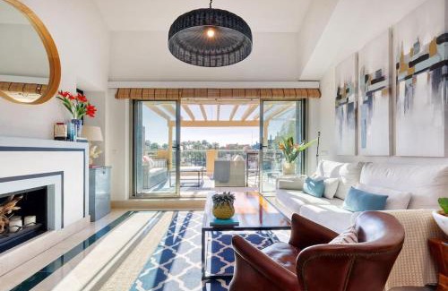Sotogrande Apartamento | Beautiful penthouse overlooking marina channels