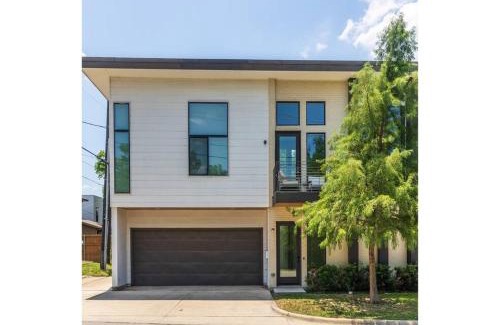 Knox - Henderson Casa | Beautiful Perfectly Located Luxury 2 Bed Townhome