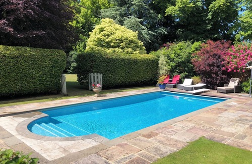 Oakley Casa | Beautiful Period Country House with Heated Pool