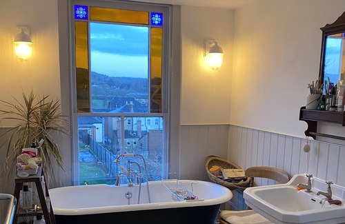 Dorking Casa | Beautiful period property with stunning views - in town centre