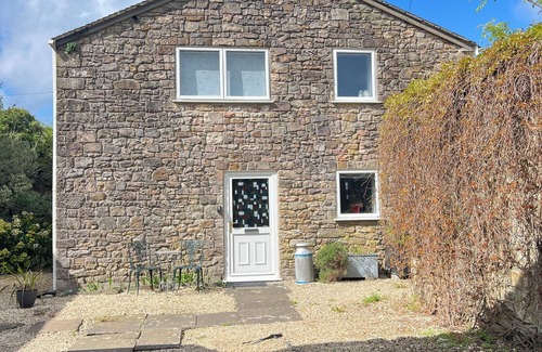 Tidenham Cabaña | Beautiful pet-friendly cottage within four acres of main house, Wye Valley AONB