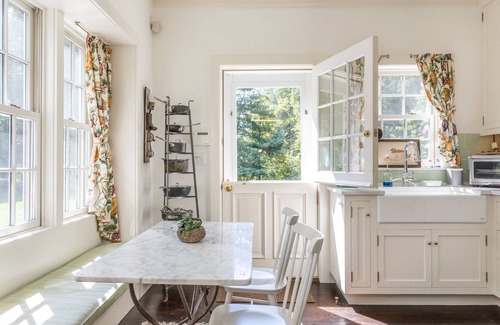 Lakeside Casa | Hermosa Pet Friendly Riverfront Cottage en el río Bantam en Washington Depot
