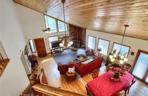Oakhurst Casa | Beautiful Pet-Friendly Spacious Lodge near Yosemite & Lakes 12 Beds 6 BR up to 16 people