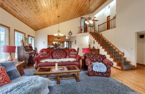 Oakhurst Casa | Beautiful Pet-Friendly Spacious Lodge near Yosemite & Lakes 12 Beds 6 BR up to 16 people