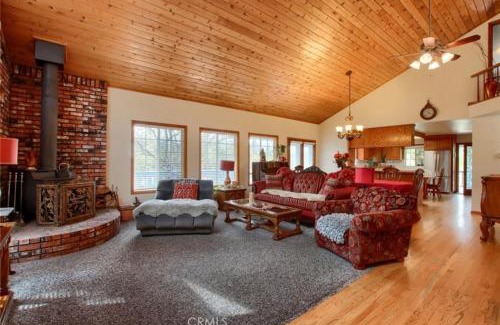 Oakhurst Casa | Beautiful Pet-Friendly Spacious Lodge near Yosemite & Lakes 12 Beds 6 BR up to 16 people