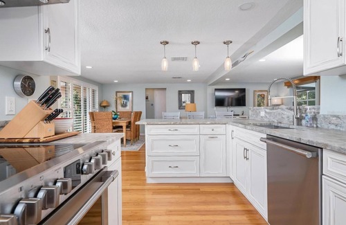 Gulf Gate Estates Casa | Beautiful Pool Home minutes from Siesta Key