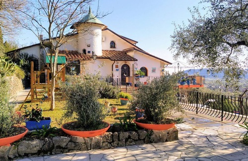 Castelnuovo Magra Villa | Casa de vacaciones privada con A/C, piscina privada, WIFI, TV, patio, vista panorámica