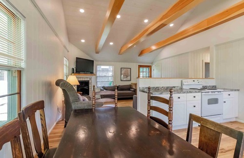 Ocean Park Cabaña | Beautiful, private, 3-bedroom Ocean Park cottage overlooking the salt marsh
