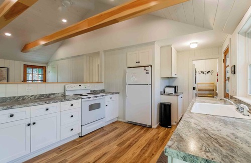 Ocean Park Cabaña | Beautiful, private, 3-bedroom Ocean Park cottage overlooking the salt marsh