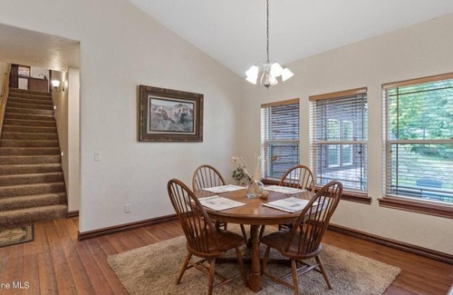 Priest River Casa | Beautiful Priest Lake Home on the Golf Course