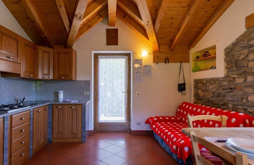 Peglio Casa | Maravillosa casa de vacaciones privada con TV, terraza, mascotas permitida y aparcamiento
