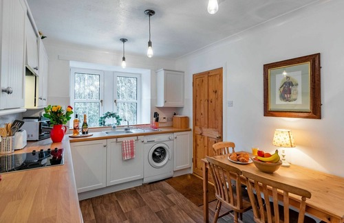 Invermoriston Casa | Estupenda casa de vacaciones privada para 4 personas con WIFI, TV, patio y aparcamiento