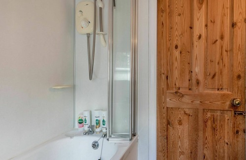 Invermoriston Casa | Estupenda casa de vacaciones privada para 4 personas con WIFI, TV, patio y aparcamiento