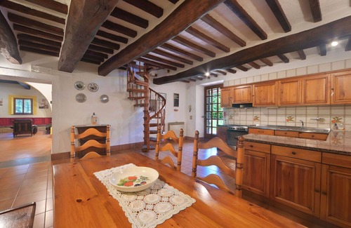 Massa Martana Villa | Casa de vacaciones privada con WIFI, piscina privada, TV, patio, mascotas permitida, aparcamiento