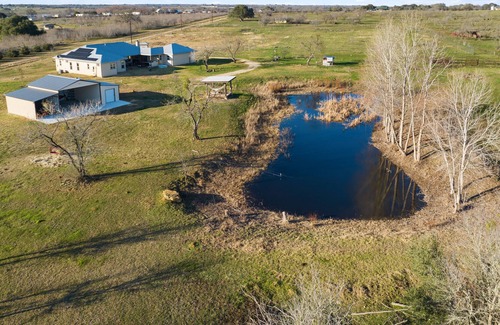 Dale Casa | Beautiful & Private 11 Acre Ranch - Close to BBQ capital Lockhart, Austin