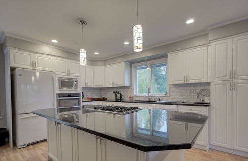 Langley Casa | Beautiful private 4 bedroom home on acreage - King sized bed!