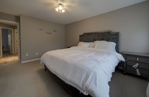 Langley Casa | Beautiful private 4 bedroom home on acreage - King sized bed!