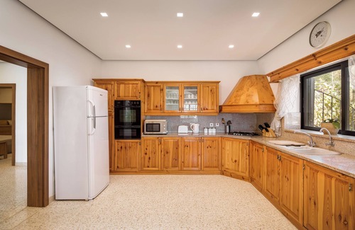 Santa Maria Estate Villa | Villa privada de lujo de 5 dormitorios con piscinas cubiertas y al aire libre, aire acondicionado, barbacoa,
