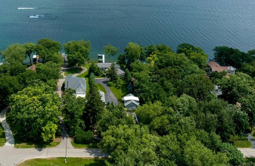 Green Lake Cabaña | Beautiful/Private Carriage House with Lake Access