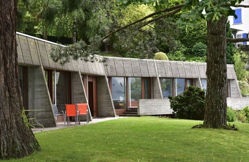 Montreux Villa | Estupenda casa de vacaciones privada con WIFI, TV, terraza, mascotas permitida y aparcamiento