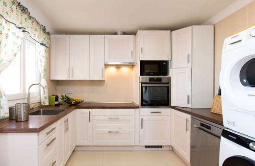 Benajarafe Casa | Maravillosa casa de vacaciones privada con piscina privada, WIFI, A/C, TV, terraza y aparcamiento
