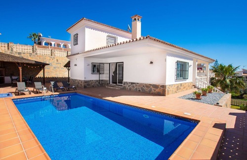 Benajarafe Casa | Maravillosa casa de vacaciones privada con piscina privada, WIFI, A/C, TV, terraza y aparcamiento