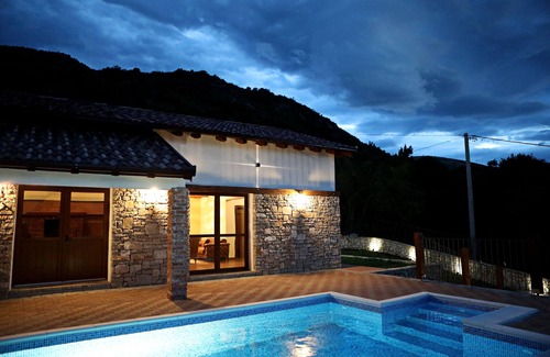 Mostar Villa | Hermosa villa familiar privada en Mostar, gran piscina y parrilla