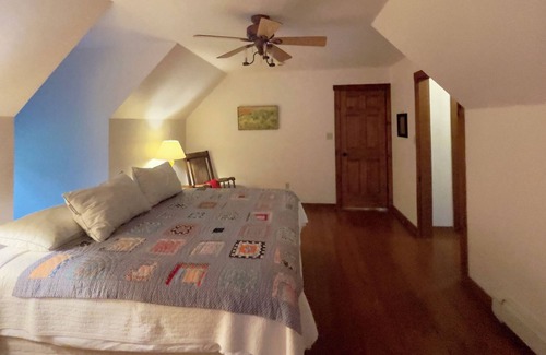 Pine Bush Otro | Beautiful private farmhouse. Close to Minnewaska and Shawangunk Grasslands.