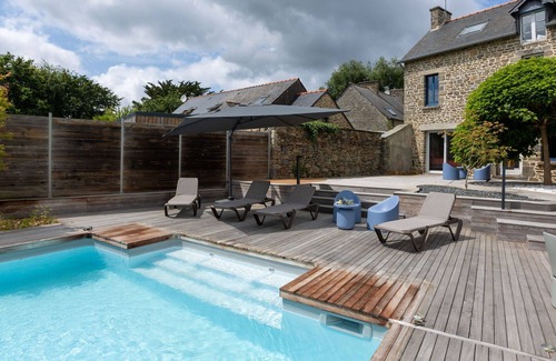 Le Tronchet Villa | Preciosa casa de vacaciones privada con piscina privada, WIFI, TV, terraza y aparcamiento