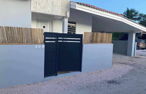 Piscadera Casa | Beautiful private house with pool close to beaches, supermarket and airport
