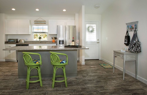 Englewood East Casa | Hermosa cabaña privada e inmaculada- Sunny-Side-Up 4. 7 millas de la playa de Englwood