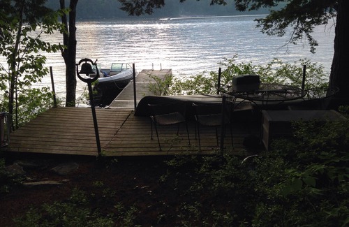 Raymond Casa | Nuevo Campo: Hermosa, casa frente al lago privado en el lago Crescent en Raymond, Maine