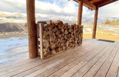 Snowbird Cabina | Beautiful Private Luxury Cabin with Hot Tub
