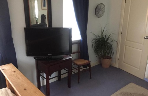 Peterborough Casa | Beautiful private room with Kingsize bed and large private en-suite
