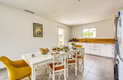Goudargues Casa | Casa de vacaciones privada con WIFI, piscina privada, A/C, TV, terraza, vista panorámica